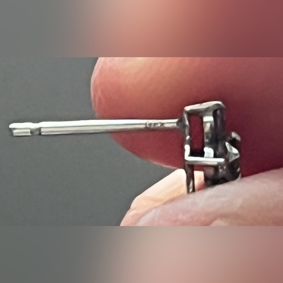 🚫SOLD🚫 Solid White Gold .40ctw Diamond Flower Stud Earrings - Picture 5 of 7